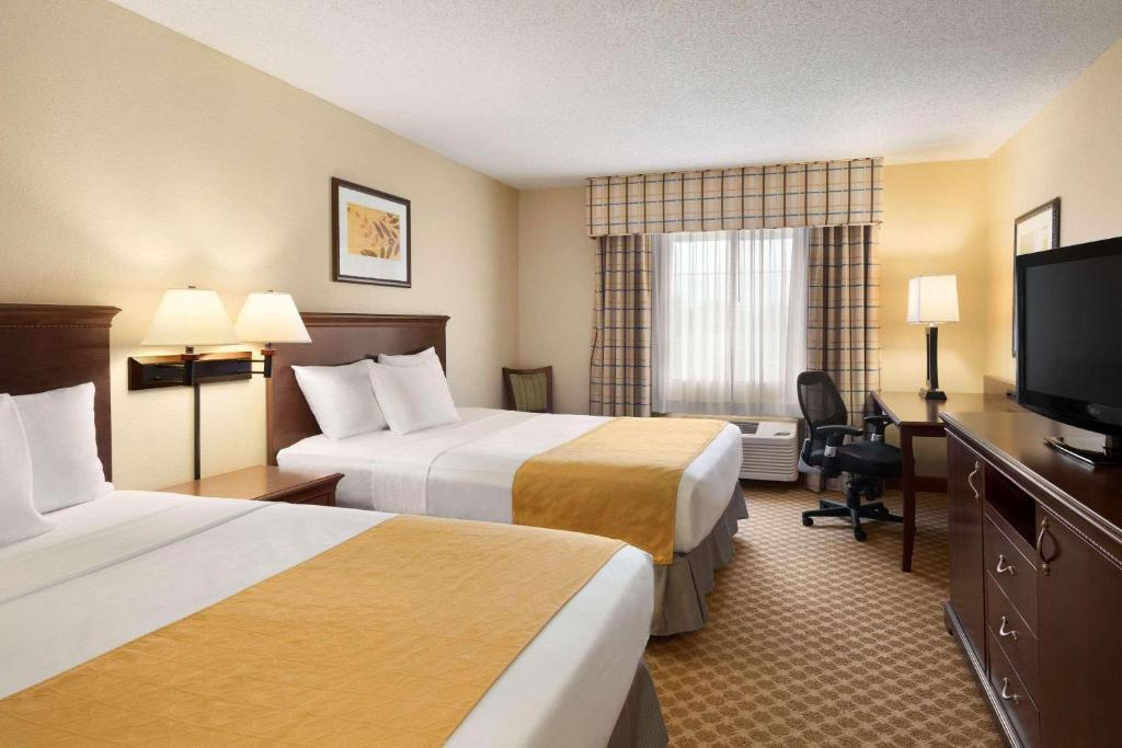 Country Inn & Suites By Radisson, Owatonna, MN 2/12
