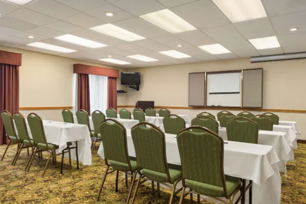 Garner Hotel Paducah West by IHG 15/45