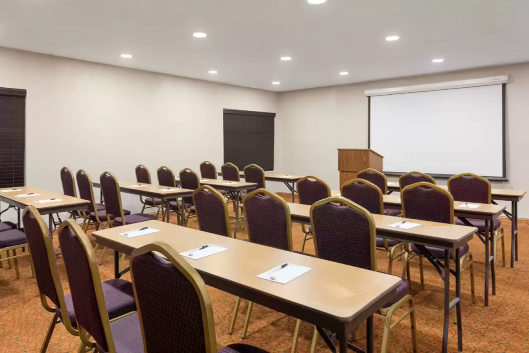 Country Inn & Suites by Radisson, Jackson-Airport, MS 9/16