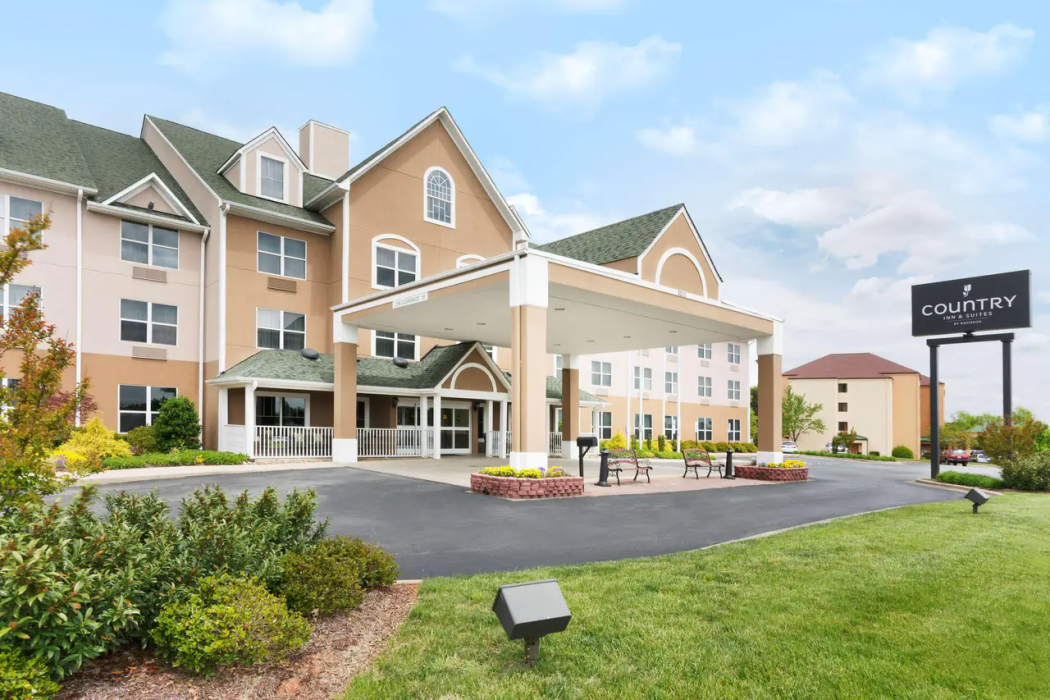 Country Inn & Suites by Radisson, Burlington (Elon), NC 1/19