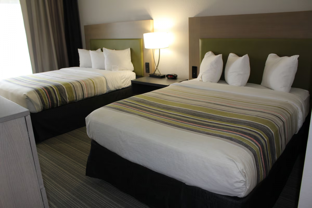 Country Inn & Suites by Radisson, Romeoville - Bolingbrook 2/7
