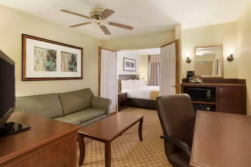 Country Inn & Suites by Radisson, Rochester, MN 5/13