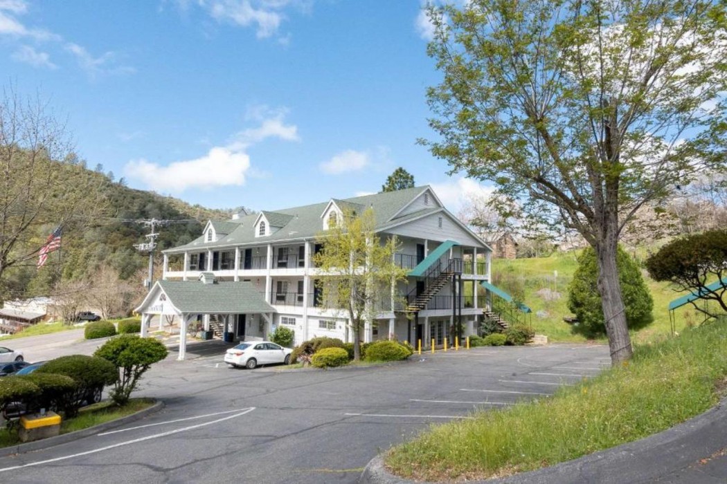 Quality Inn Yosemite Valley Gateway 5/39