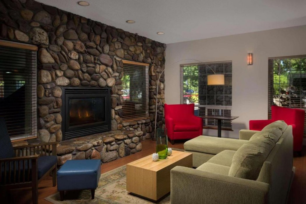 Country Inn & Suites by Radisson, Portland International Airport, OR 3/31
