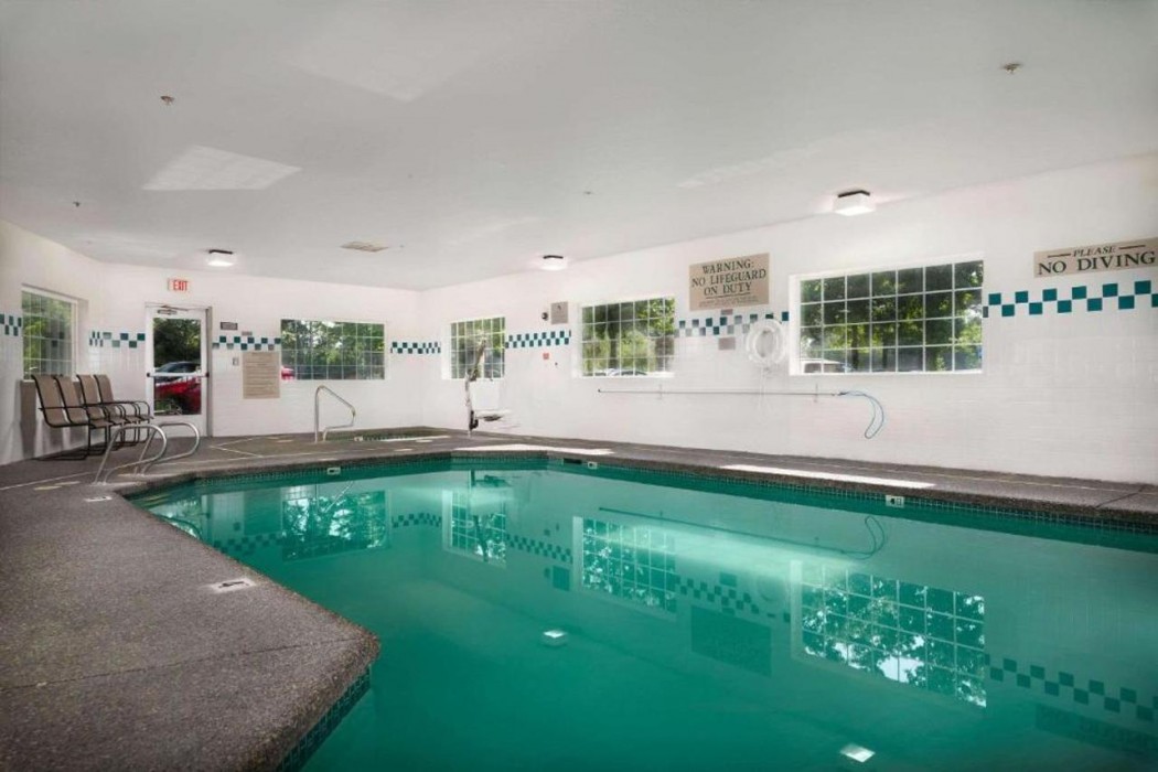 Country Inn & Suites by Radisson, Portland International Airport, OR 18/31