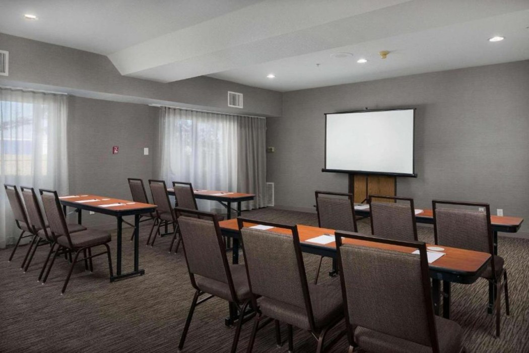 Country Inn & Suites by Radisson, Portland International Airport, OR 14/31