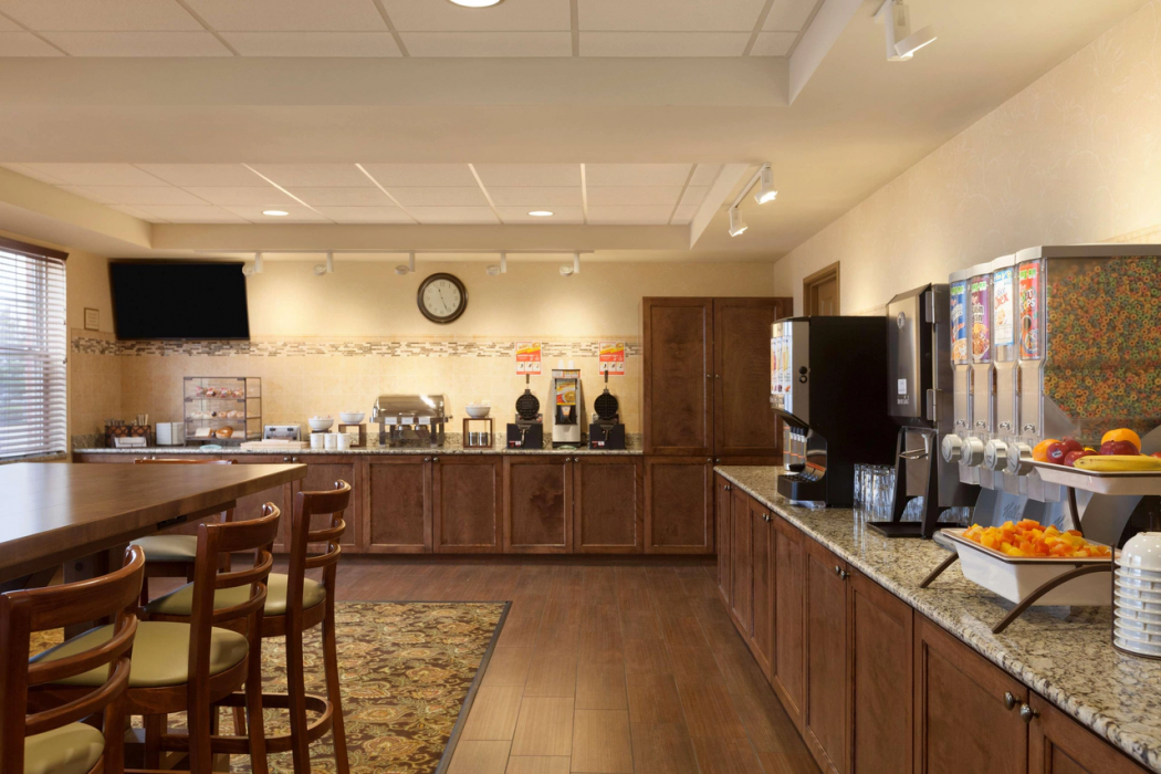 Country Inn & Suites by Radisson, Dundee, MI 8/20