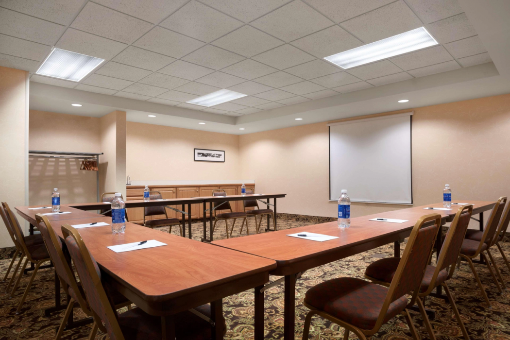 Country Inn & Suites by Radisson, Dundee, MI 9/20