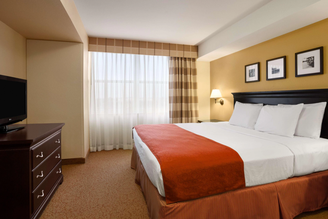 Country Inn & Suites by Radisson, Dundee, MI 6/20