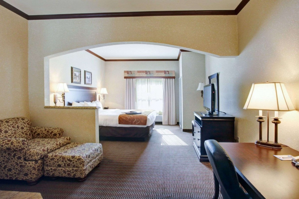 Comfort Suites University Drive, College Station, TX 11/41