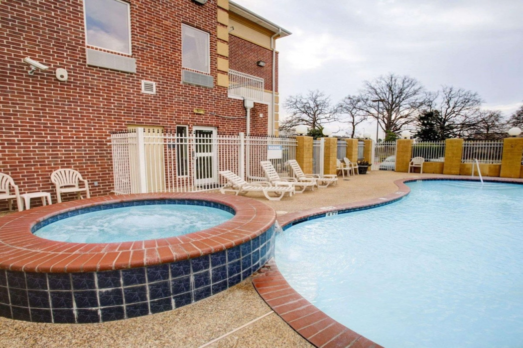 Comfort Suites University Drive, College Station, TX 25/41