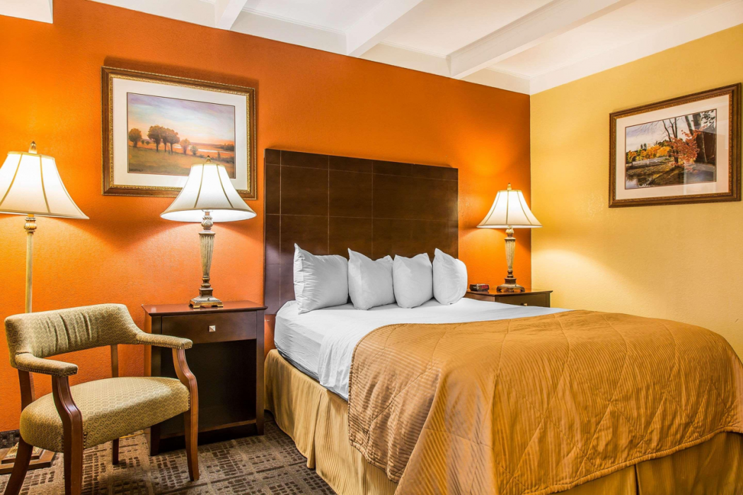 Hamden Hotel & Suites 13/26