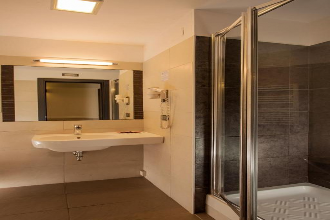 Artis Hotel 12/50