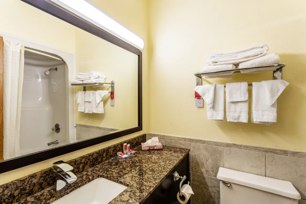 Econo Lodge Morgantown 8/31