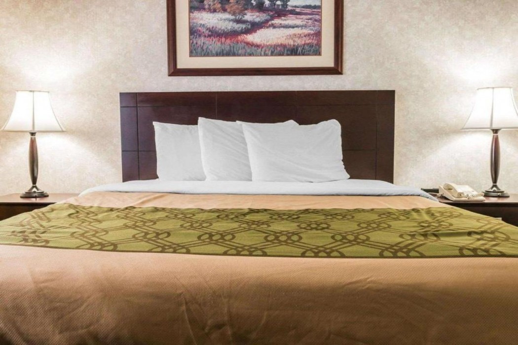 Econo Lodge & Suites Grand Rapids Airport 9/32