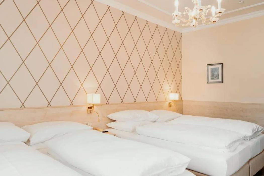 Scherer Hotel 8/52