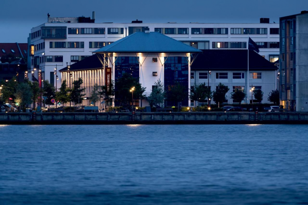 Pier 5 Hotel 2/64