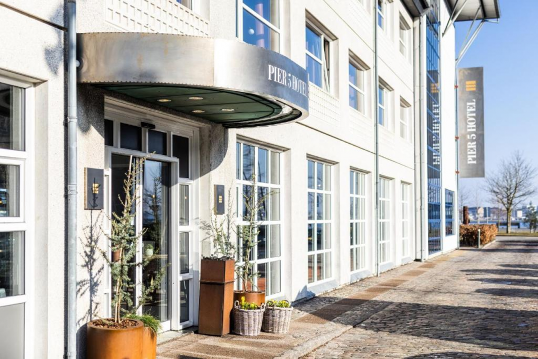 Pier 5 Hotel 1/64
