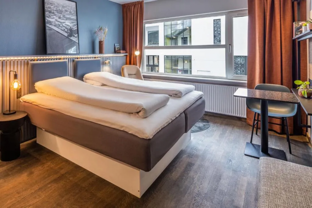 Pier 5 Hotel 12/64