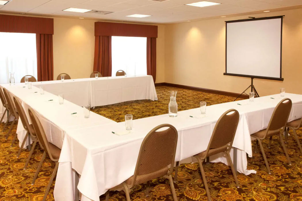 Country Inn & Suites by Radisson, Knoxville at Cedar Bluff, TN 8/11