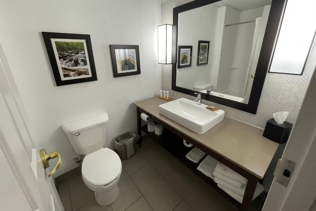 La Quinta Inn & Suites by Wyndham Knoxville West 7/16