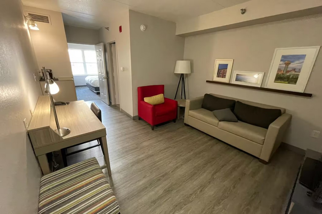 La Quinta Inn & Suites by Wyndham Knoxville West 4/16