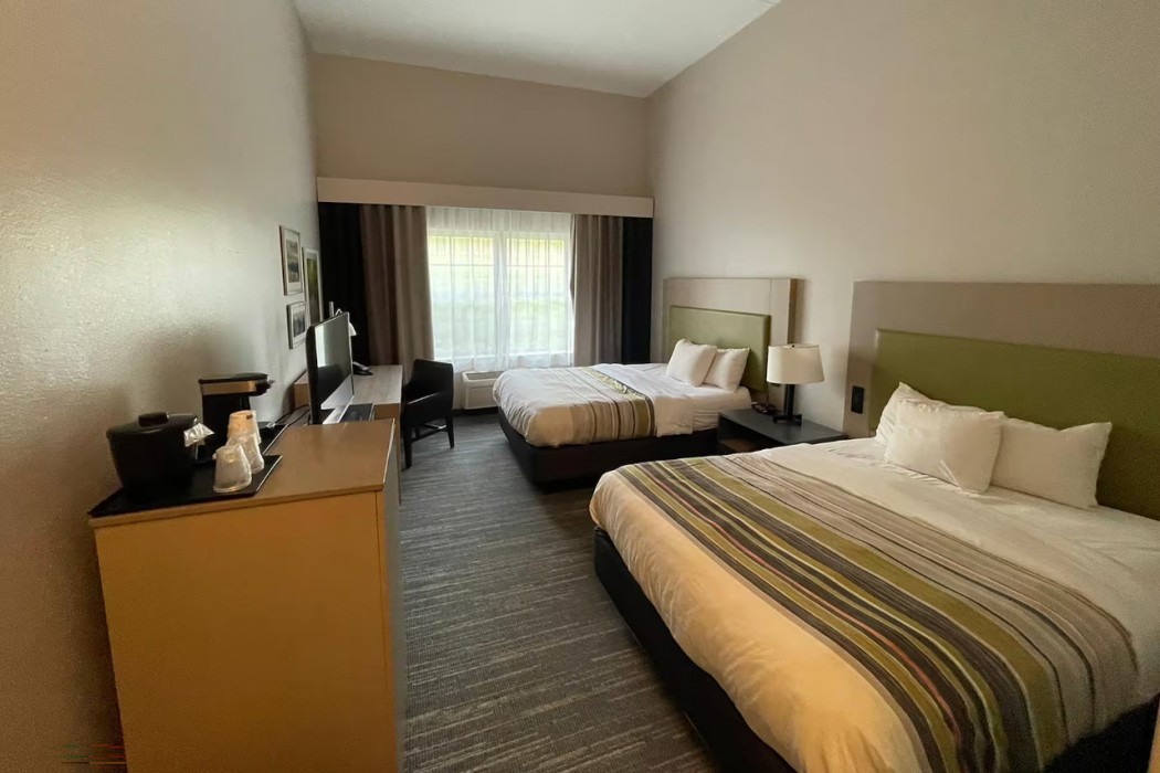 La Quinta Inn & Suites by Wyndham Knoxville West 2/16