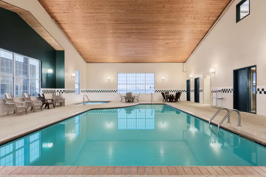 Country Inn & Suites by Radisson, Little Falls, MN 10/14
