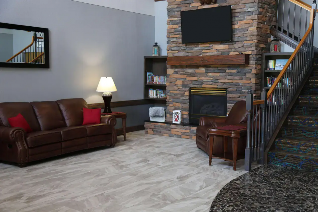 Country Inn & Suites by Radisson, Little Falls, MN 8/14