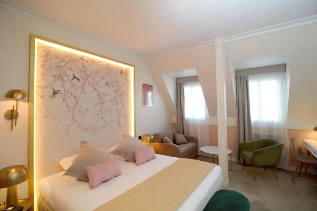 Room at Hotel Princesse Caroline, PARIS