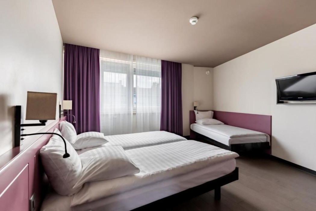 Hotel Les Nations 8/30