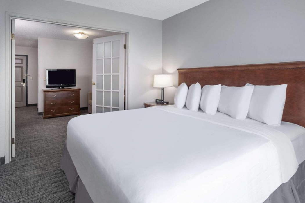 Country Inn & Suites by Radisson Maumee - Toledo 5/13