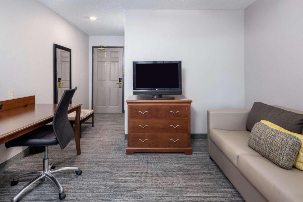 Country Inn & Suites by Radisson Maumee - Toledo 7/13