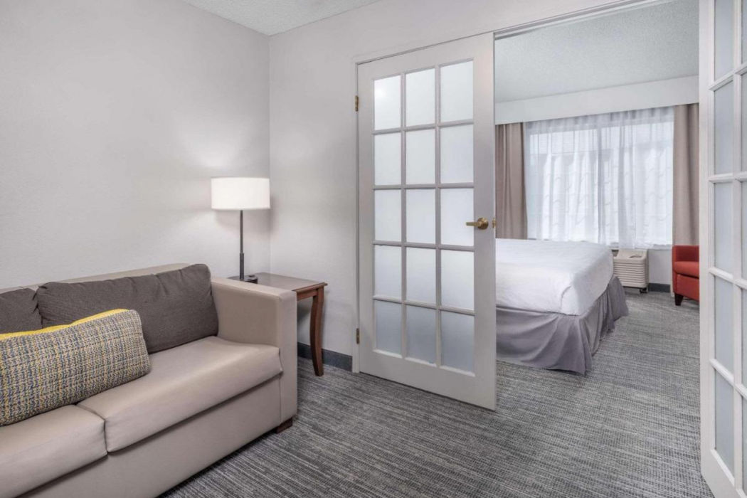 Country Inn & Suites by Radisson Maumee - Toledo 6/13