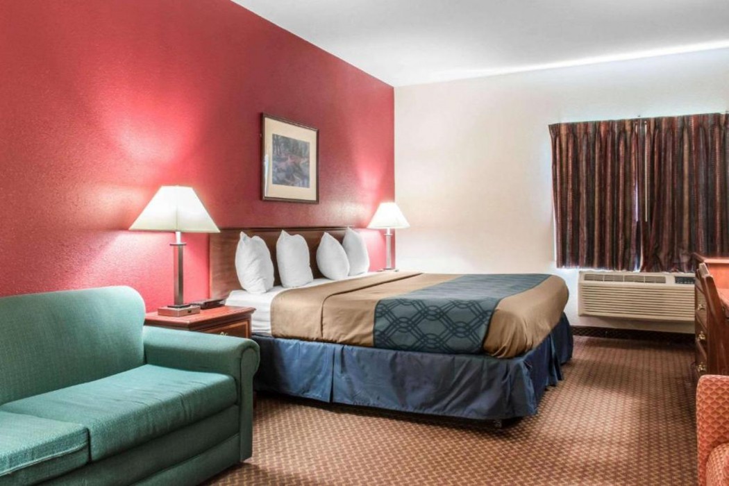Econo Lodge Carlisle Central 8/24