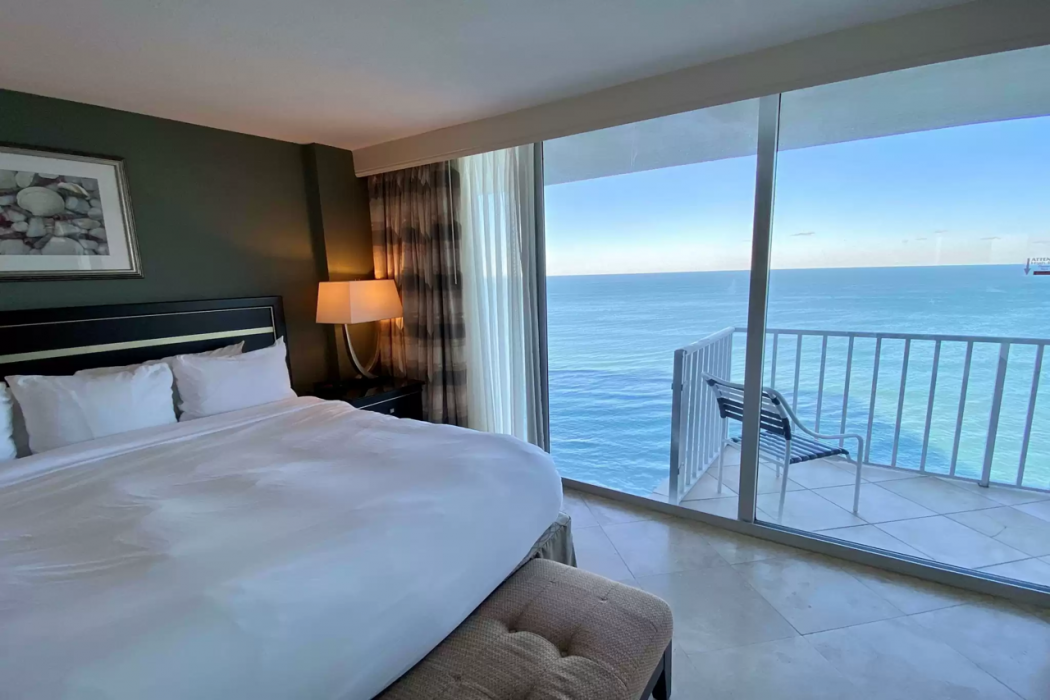 Radisson Suite Hotel Oceanfront 12/64