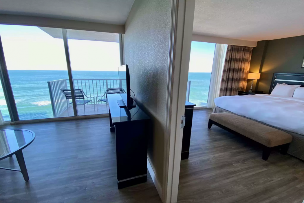 Radisson Suite Hotel Oceanfront 11/64