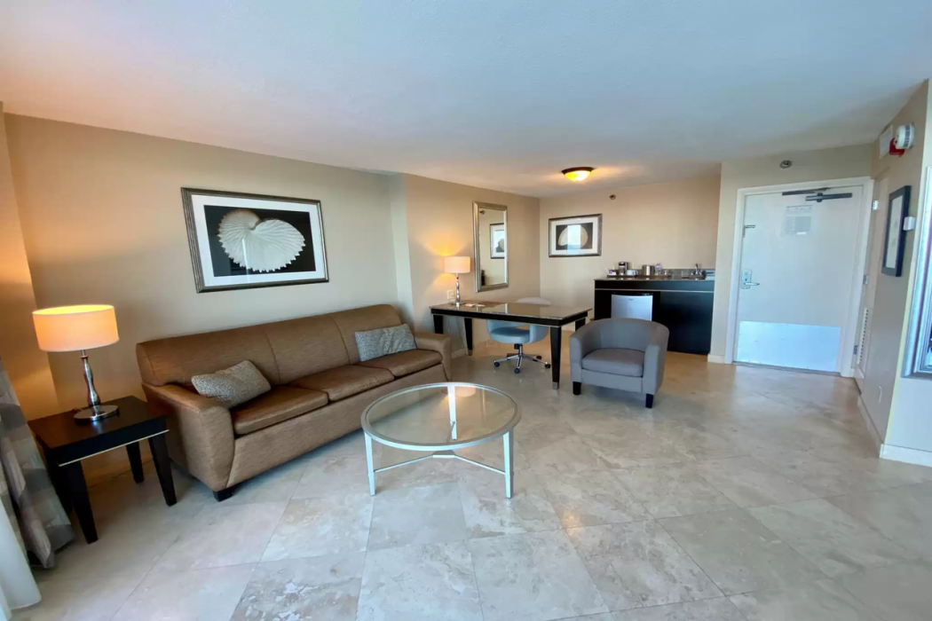 Radisson Suite Hotel Oceanfront 36/64