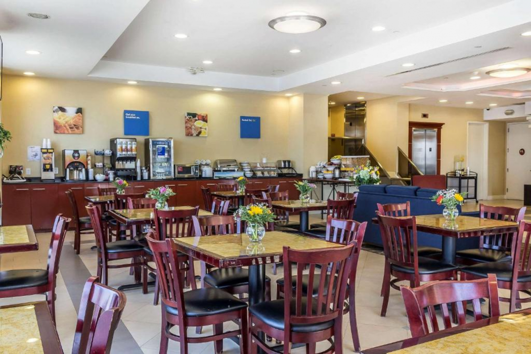 Comfort Inn & Suites LaGuardia Airport 48/64