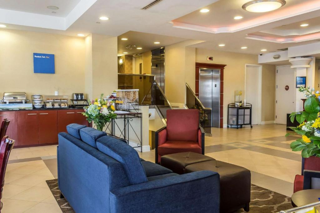 Comfort Inn & Suites LaGuardia Airport 5/64