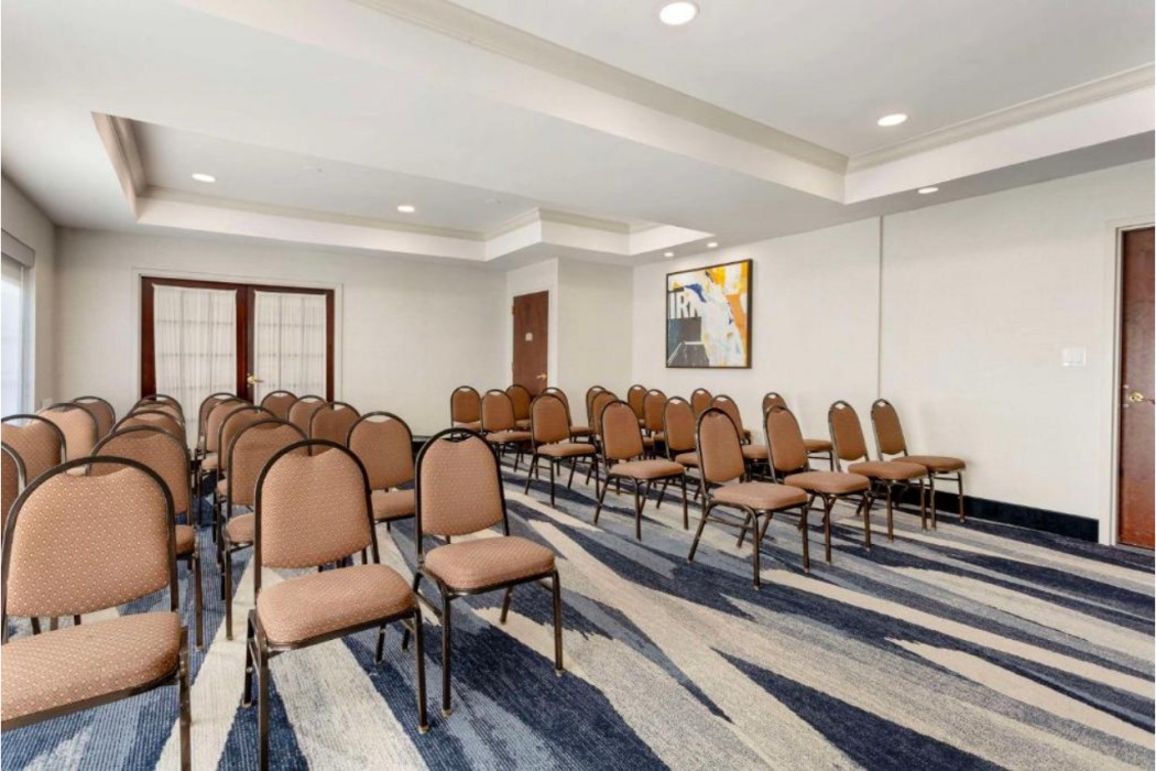 Comfort Suites East Brunswick - South River 22/35