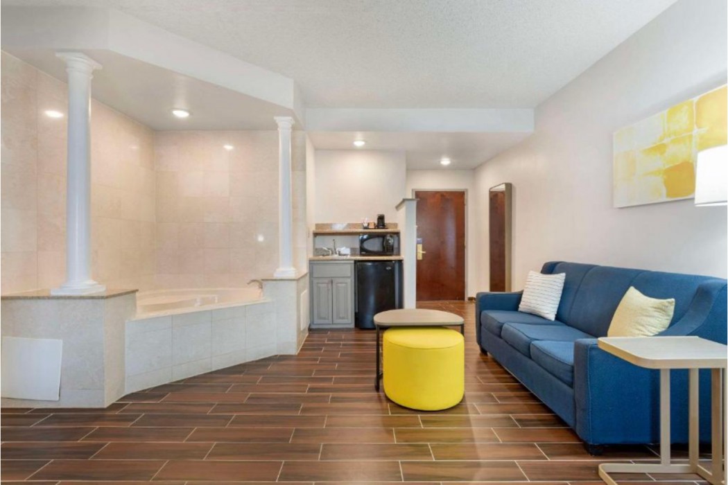 Comfort Suites East Brunswick - South River 12/35