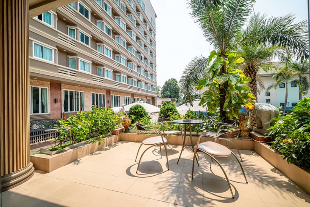 Sunday JA Plus Hotel 38/65