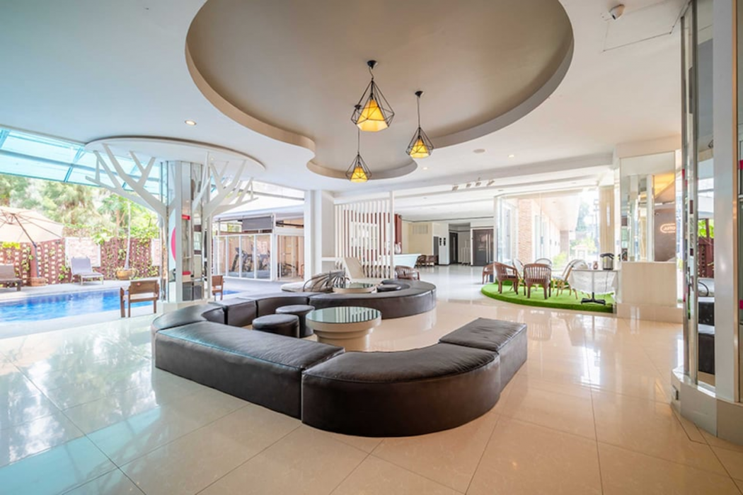 Sunday JA Plus Hotel 10/65