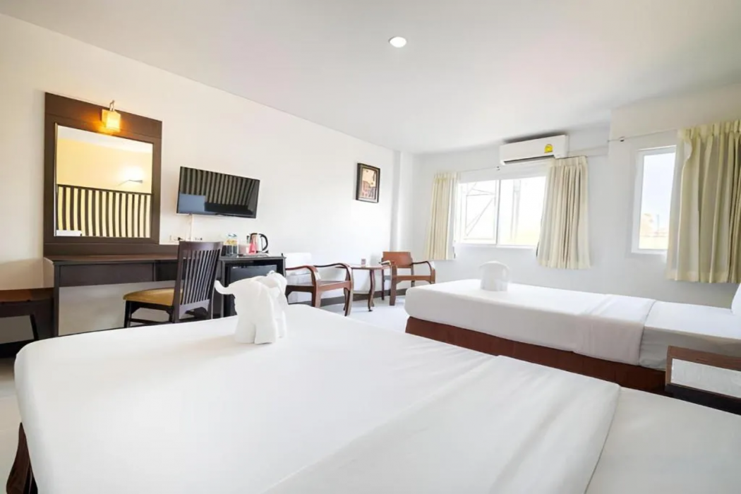 Sunday JA Plus Hotel 18/65