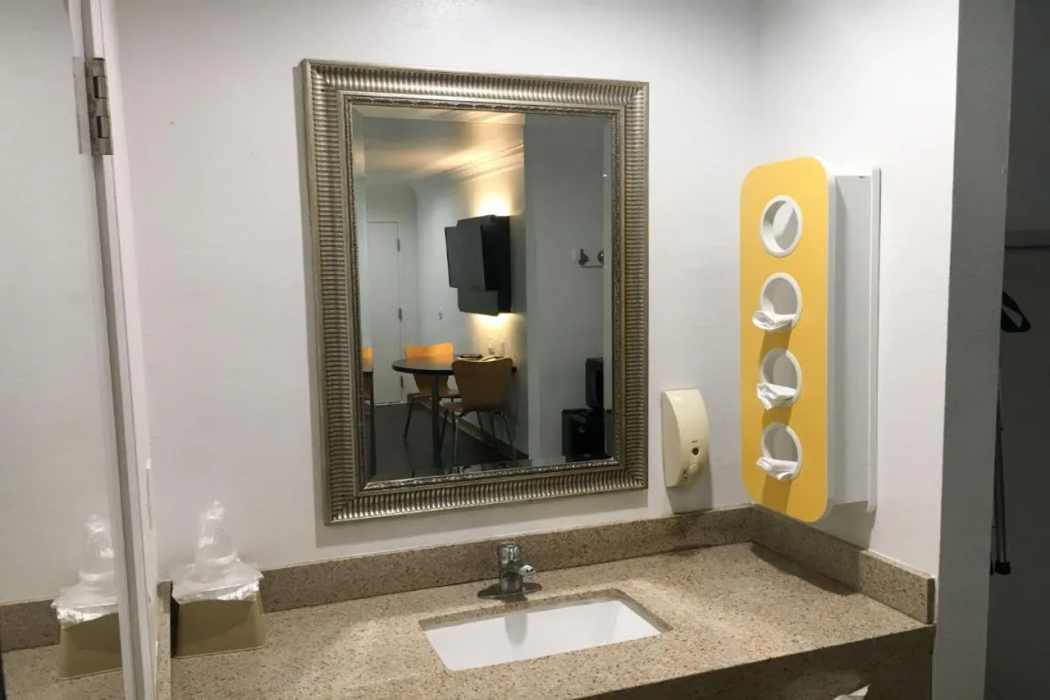 Motel6 Norwalk, CA 11/43
