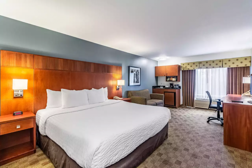 Clarion Hotel Portland International Airport 4/11