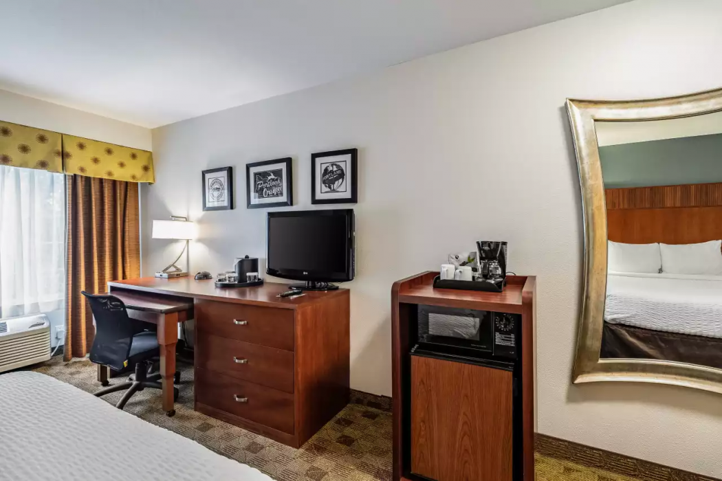 Clarion Hotel Portland International Airport 6/11