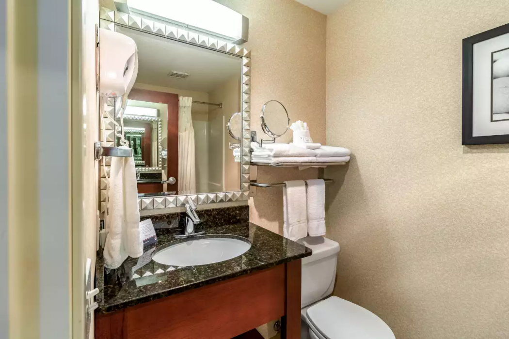 Clarion Hotel Portland International Airport 8/11
