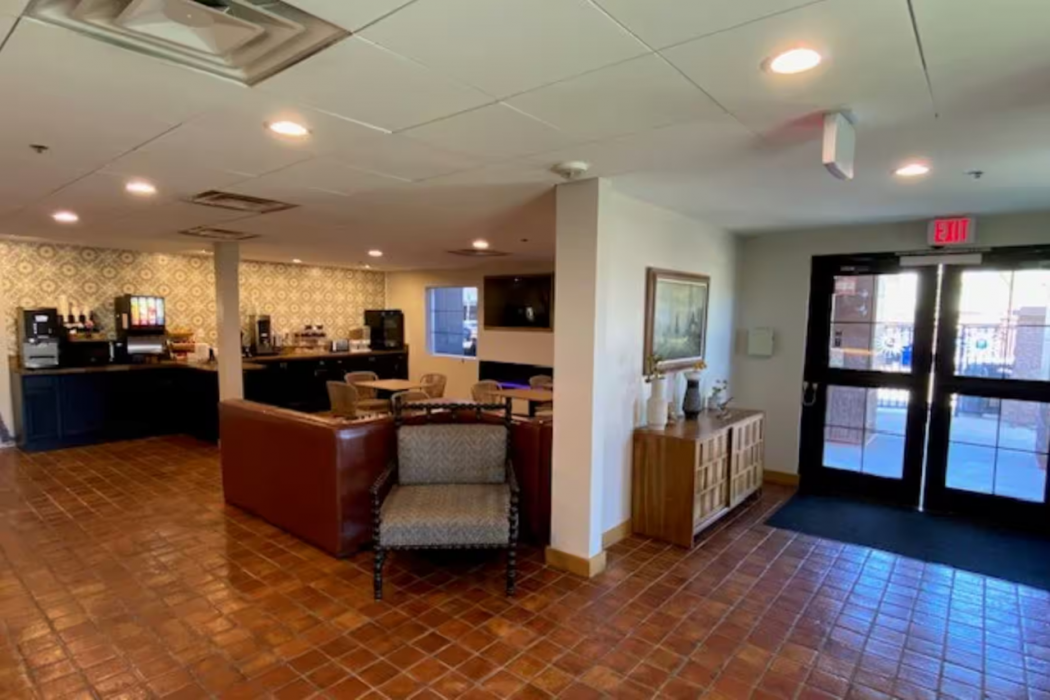 La Quinta Inn & Suites by Wyndham Tempe University / Phoenix 8/60